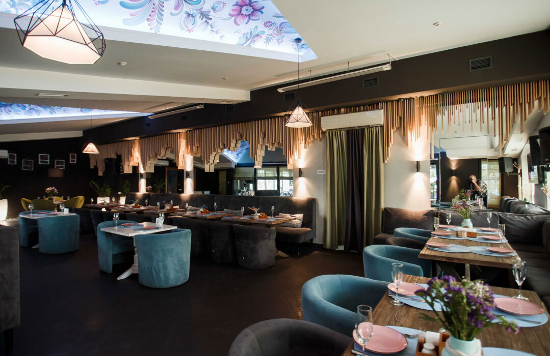 В верхнем зале "Петриковка" отмечают различные развлекательные мероприятия