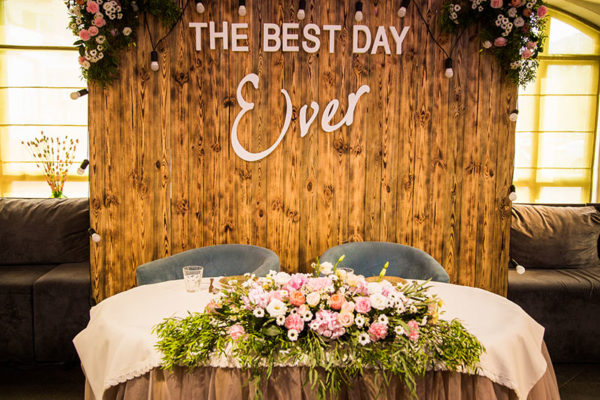 Декор стола для молодоженов в ресторане Prynada (Оболонь)