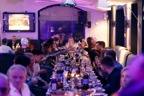 Новогодний корпоратив в зале "Петриківка" ресторана Prynada