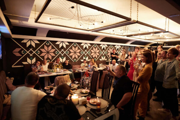 Новогодний корпоратив в ресторане Prynada (зал "Вишиванка")